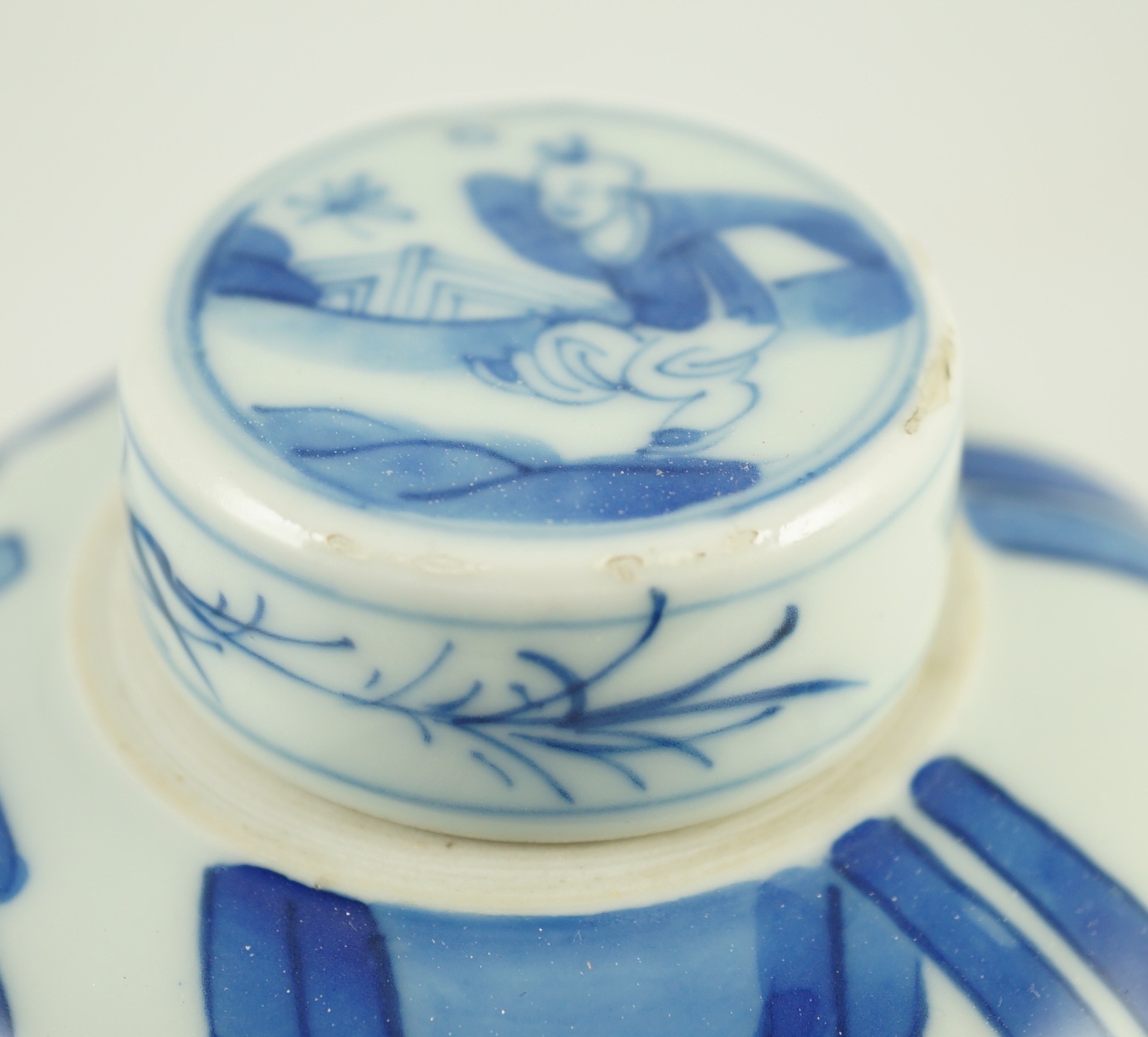 A Chinese blue and white jar and cover, probably Kangxi period, 15 cms high, 14.8cm high, small glaze losses to cover